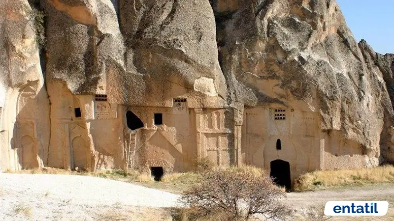 Hallaç Manastırı