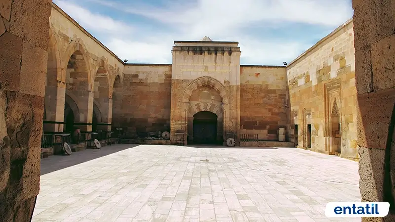 Sarıhan Kervansarayı