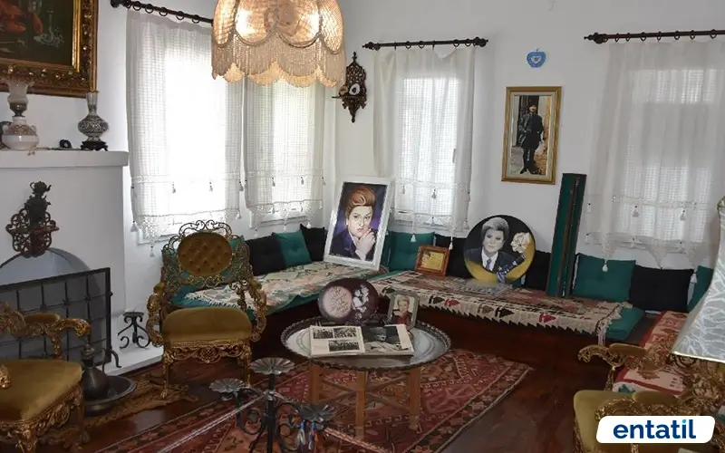 Zeki Müren Sanat Müzesi