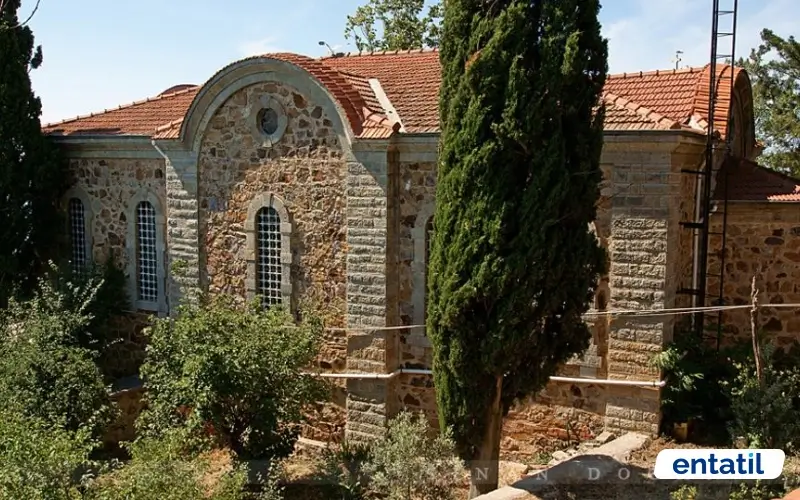 Aya Yorgi Uçurum Manastırı