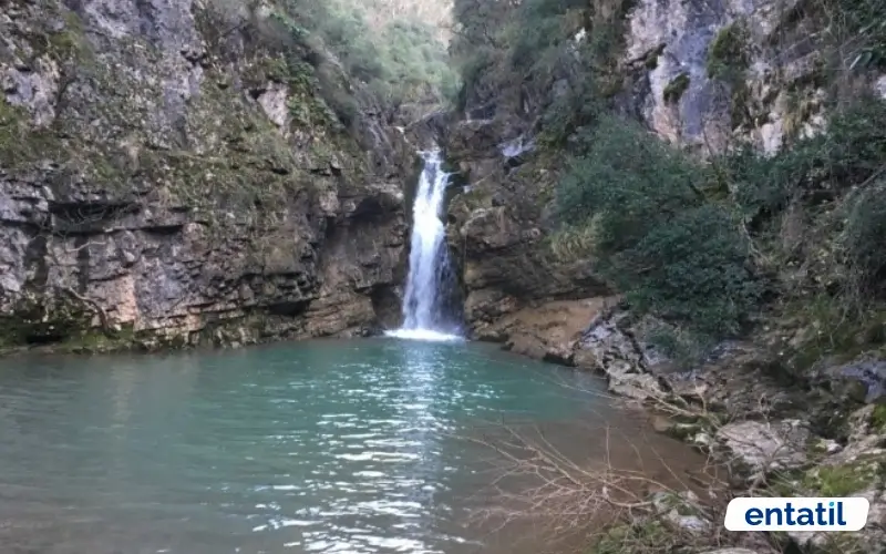 Gürlek Mağarası