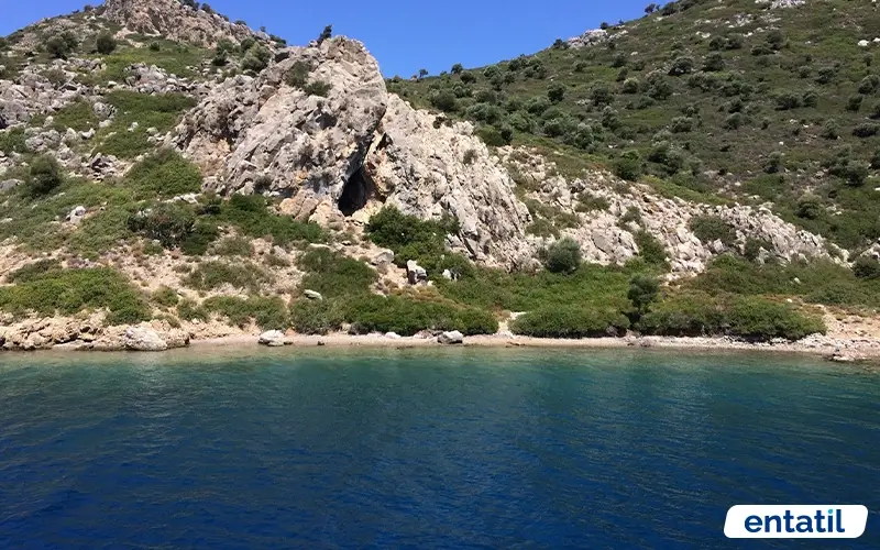 Manastır Koyu