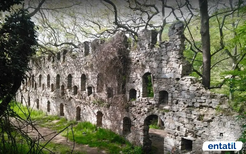 Manastır