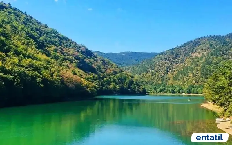 Borabay Gölü
