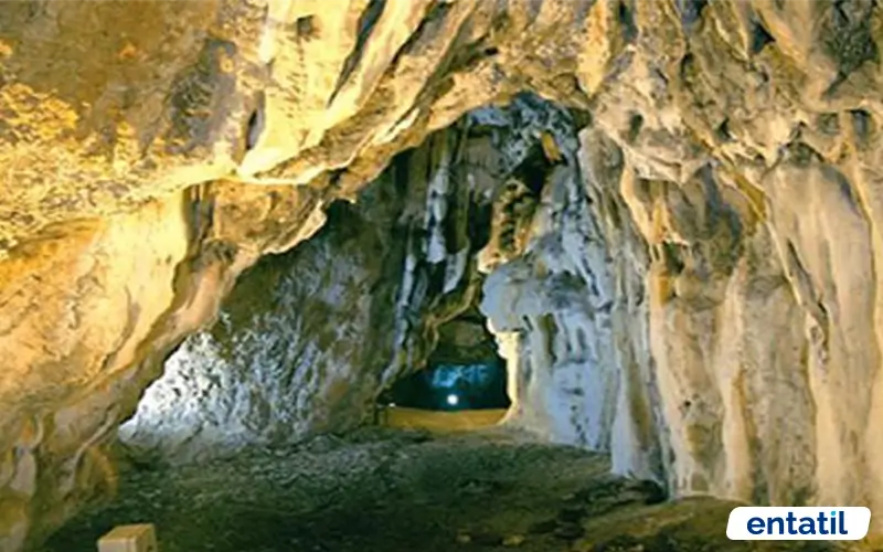 Kalkanlı Mağarası