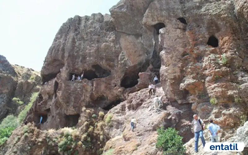 Kığı Çiçektepe Köyü Mağarası