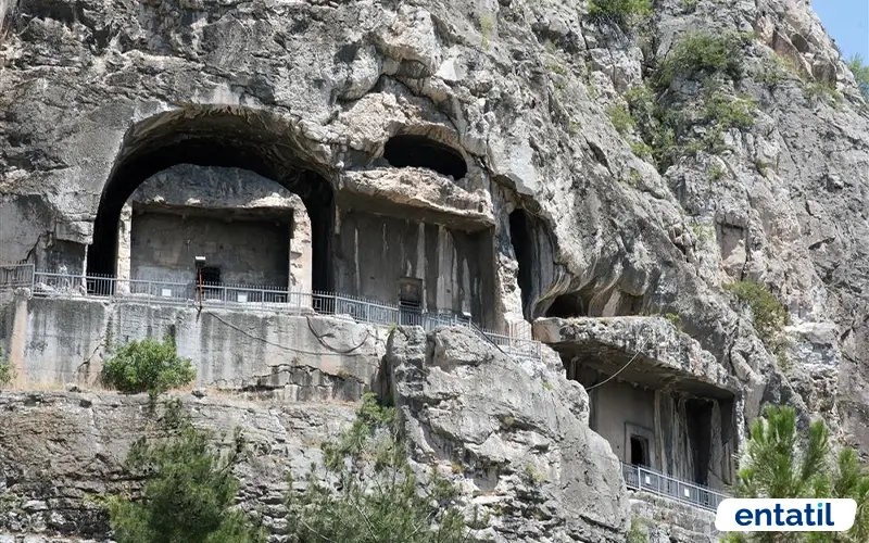 Kral Kaya Mezarları