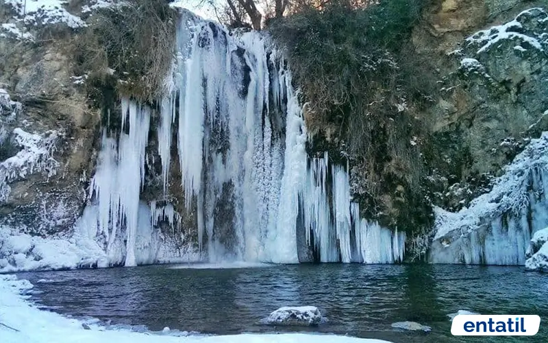Sarıkayalar Şelalesi
