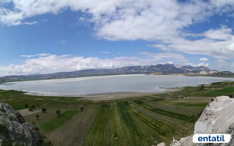 Yarışlı Gölü