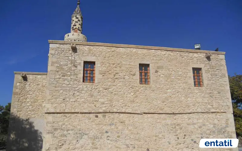 Alacalı Cami