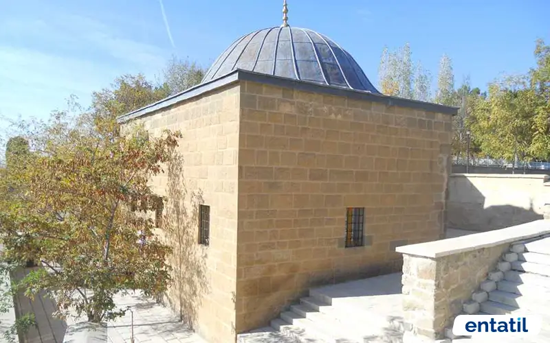 Arap Baba Mescidi ve Türbesi