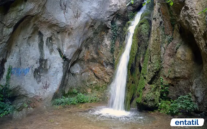 Karayanık Şelalesi