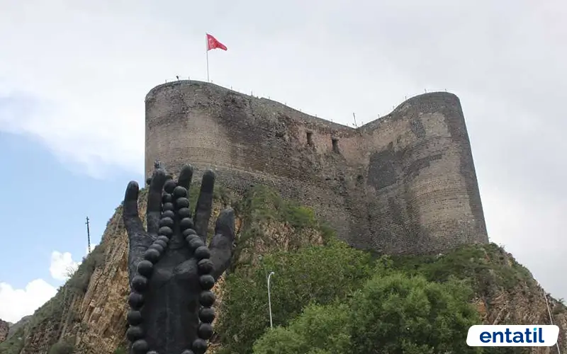 Oltu Kalesi