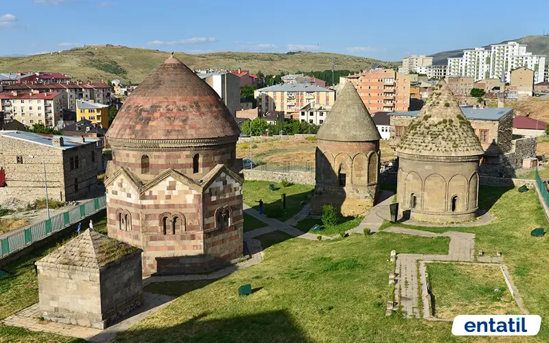 Üç Kümbetler
