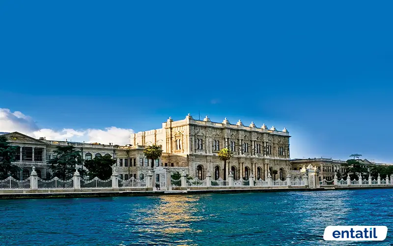 Dolmabahçe Sarayı