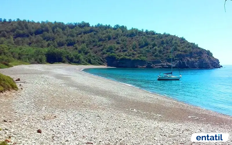Pembe Çakıl Koyu Kamp Alanı