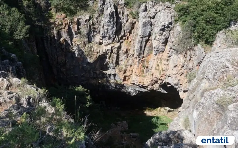 Tepesi Delik Mağarası