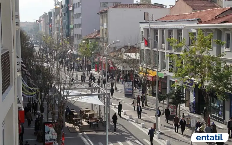 İsmet Paşa Caddesi
