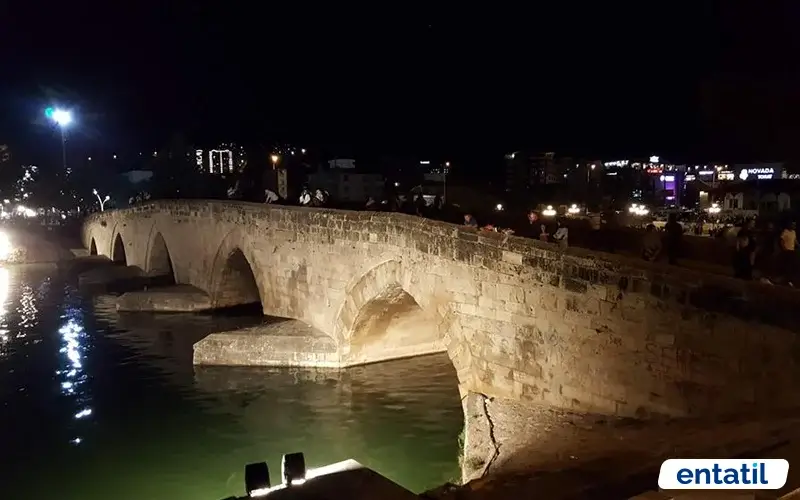 Taş Hıdırlık Köprüsü