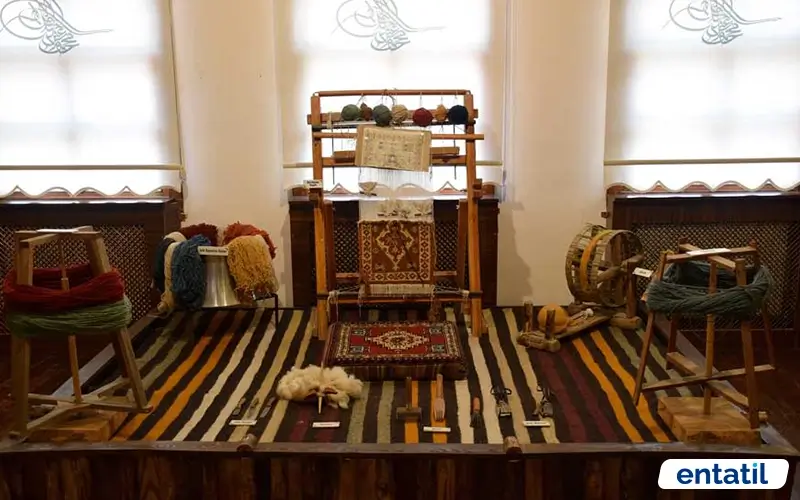 Uşak Halı Kilim Müzesi